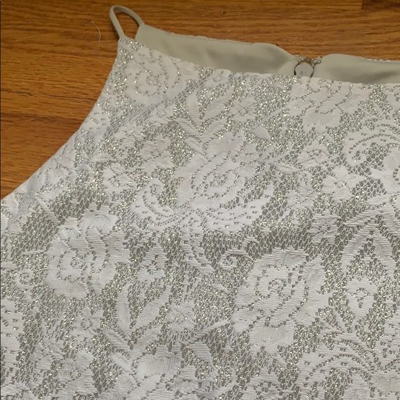 🌸Spring ready🌸 Sleeveless white/silver dress - Picture 2 of 4